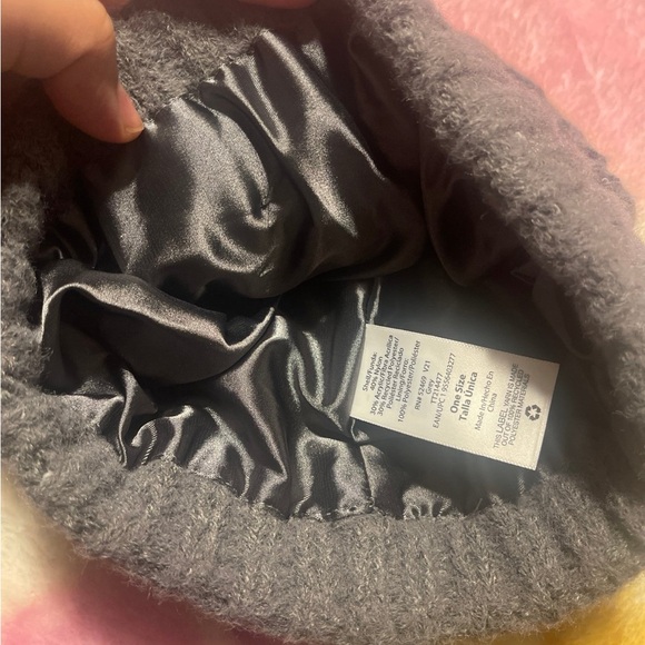 Women’s hat & glove set - Picture 5 of 8